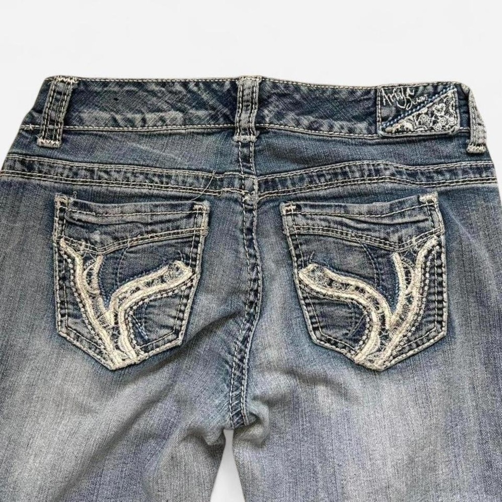 y2k 2000s ariya low rise bootcut jeans w embroidered back pockets